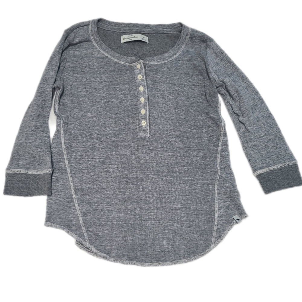 Abercrombie 3/4 sleeve scalloped raw hem